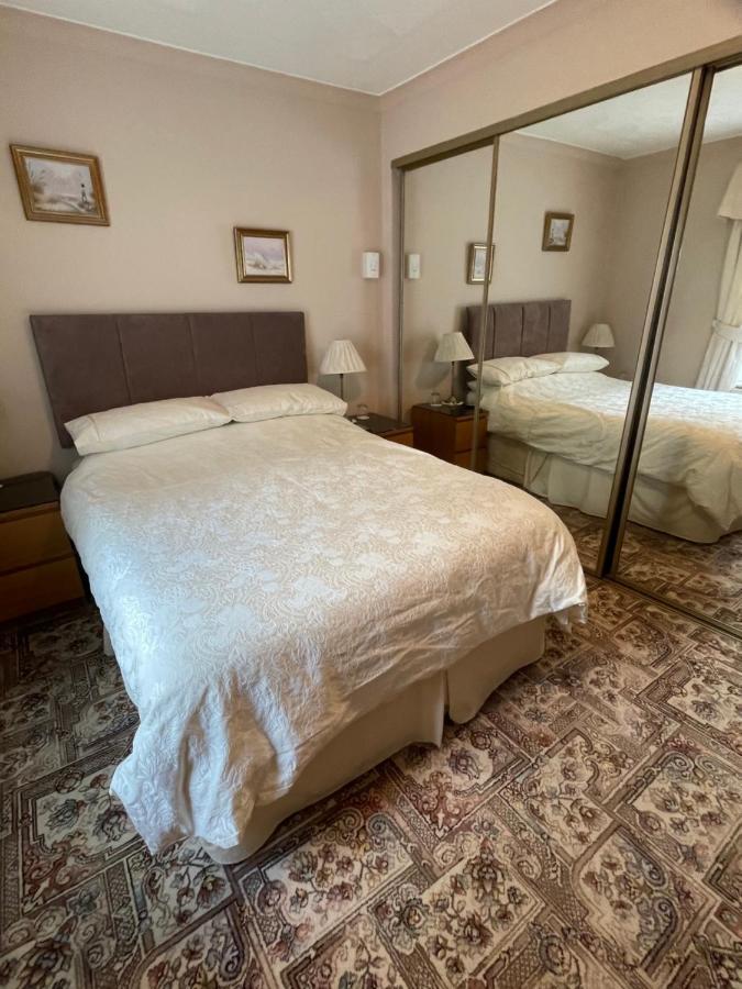 Fairview Bed And Breakfast Airdrie Eksteriør bilde